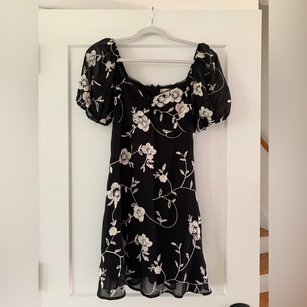 Altr’d State black and white floral detail dress size small